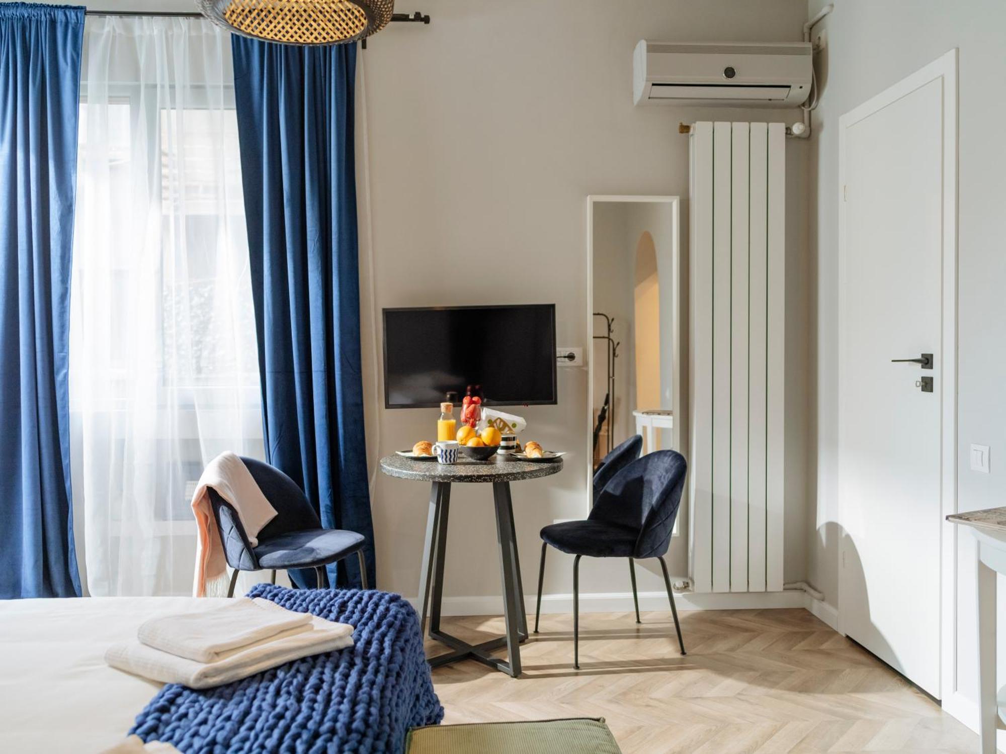 Petite Maison Sur Le Boulevard Boekarest Buitenkant foto